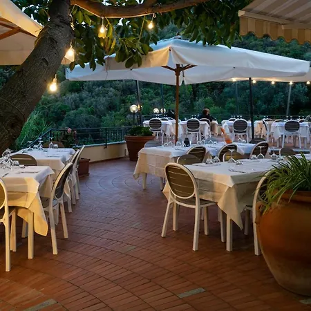 Anna فندق فيتوفايا